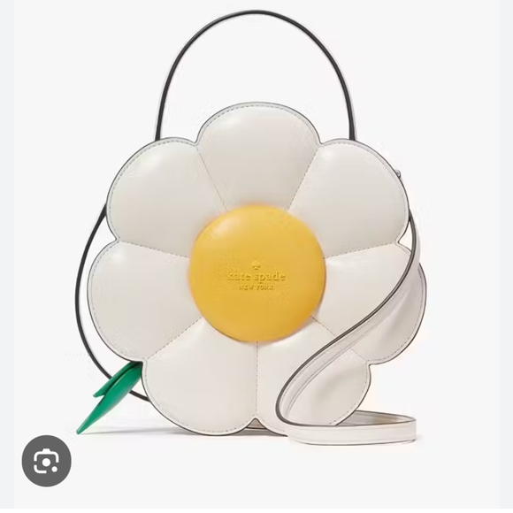 kate spade Handbags - Bnwt Novelty Kate Spade day tripper 3D daisy crossbody SOLD OUT ONLINE is NEW
